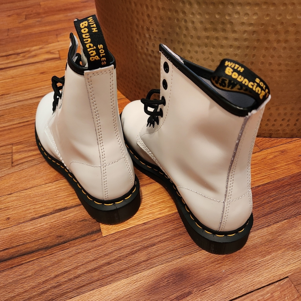 Dr Doc Martens 1460 Women's White Smooth Leather Lace Up Boots US8 EU39 - Picture 2 of 9